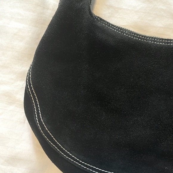 ⭐️ Beautiful Vintage Croissant Cow Leather Purse from GAP - Picture 3 of 9